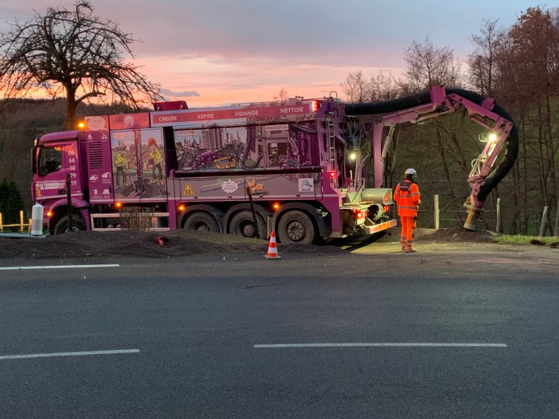  Après le renversement d’un camion, nous avons aspiré les 20T de colza déversé en Bordure de chaussée